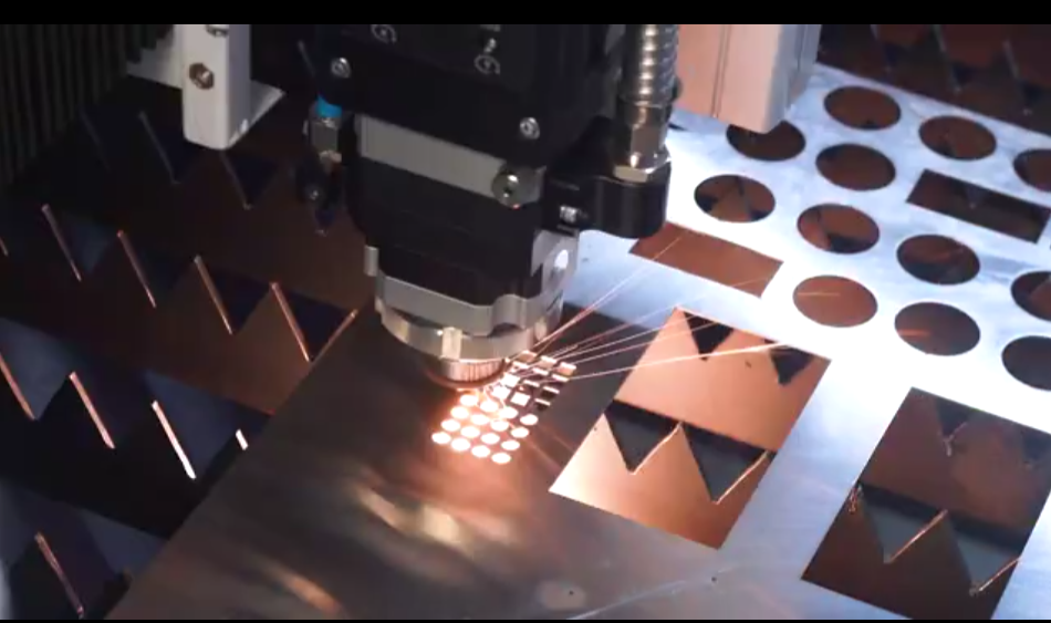 What is a fiber laser cutting machine and what is its working principle?